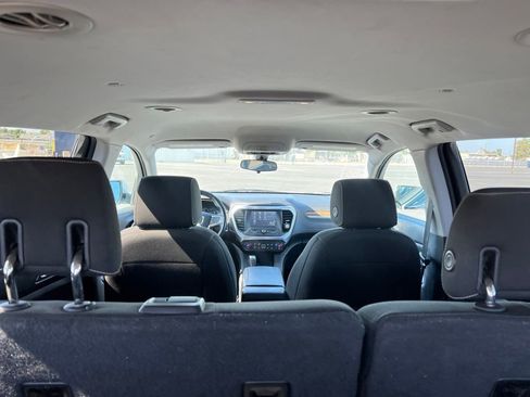 Used 2018 GMC Acadia SLE FWD image 8