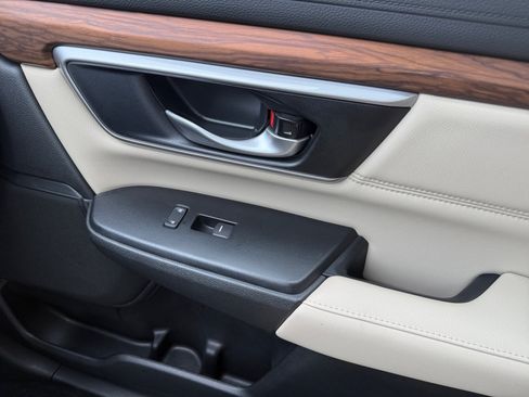 Used 2018 Honda CR-V Touring image 31