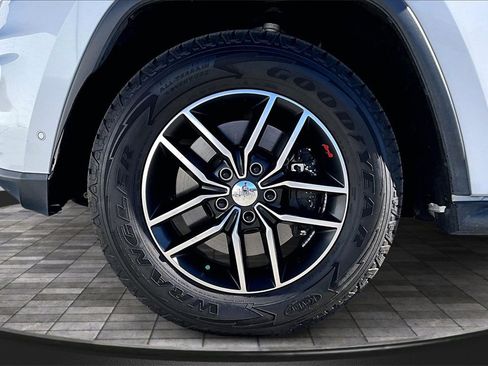 Used 2018 Jeep Grand Cherokee Trailhawk w/ Trailhawk Luxury Group image 10