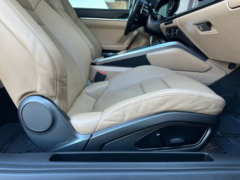 Used 2020 Porsche 911 Carrera 4S image 37