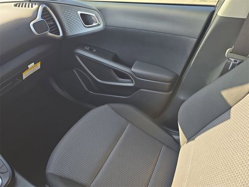New 2025 Kia Soul LX image 17