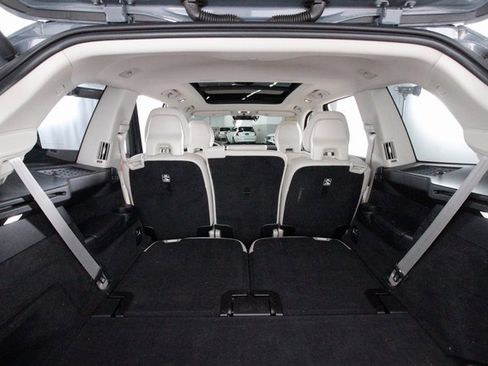 Certified 2022 Volvo XC90 T6 Momentum w/ Advanced Package image 31