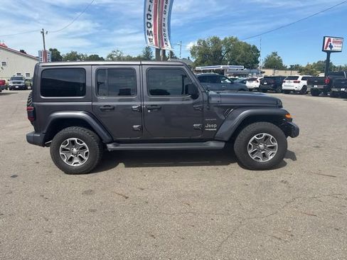 Used 2018 Jeep Wrangler Unlimited Sahara AWD/4WD image 2