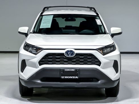 Used 2020 Toyota RAV4 LE w/ Carpet Mat Package AWD/4WD image 5