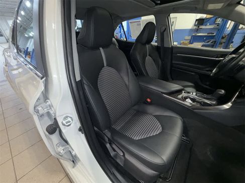 Used 2023 Toyota Camry SE image 16