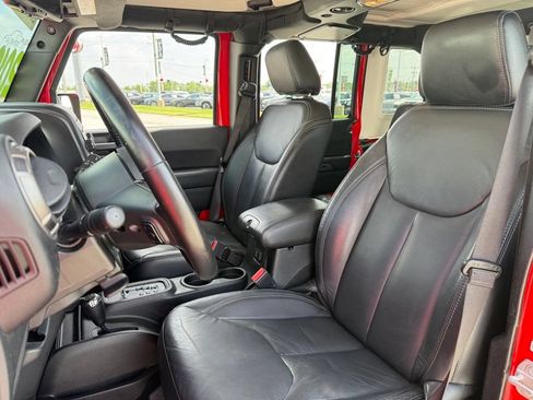 Used 2018 Jeep Wrangler Unlimited Sahara AWD/4WD image 13