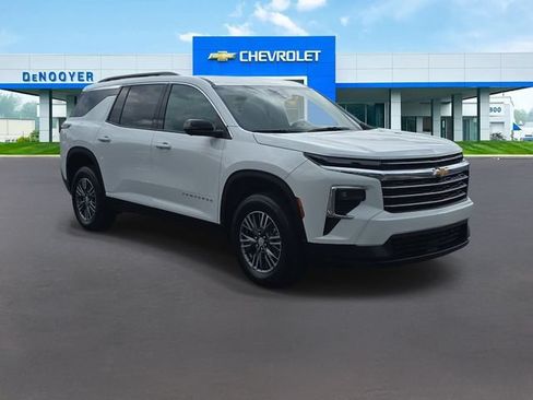 Used 2024 Chevrolet Traverse LT w/ LPO, Floor Liner Package FWD image 6