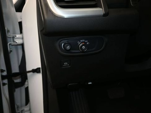 Used 2024 GMC Terrain SLE AWD/4WD image 12