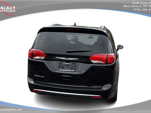 Used 2020 Chrysler Pacifica Touring-L Plus image 6