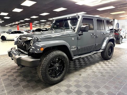 Used 2017 Jeep Wrangler Unlimited Sahara w/ Max Tow Package AWD/4WD image 8