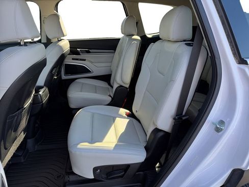 Used 2022 Kia Telluride S image 16