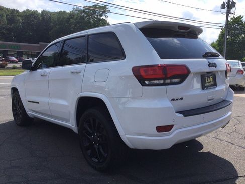 Used 2019 Jeep Grand Cherokee Altitude AWD/4WD image 10