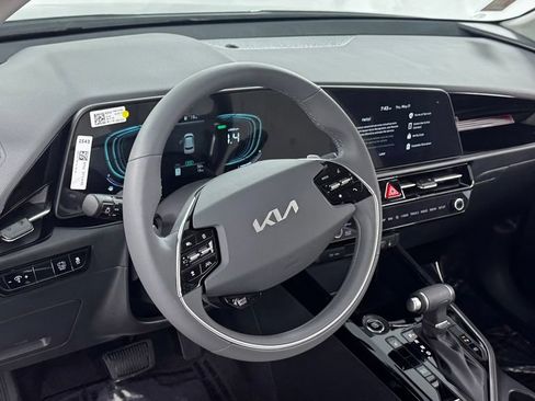 New 2026 Kia Niro EX FWD image 34