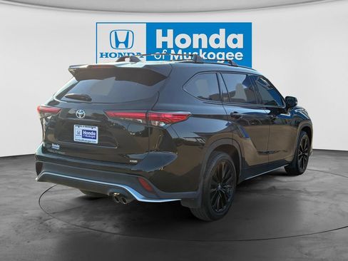 Used 2023 Toyota Highlander XSE FWD image 5