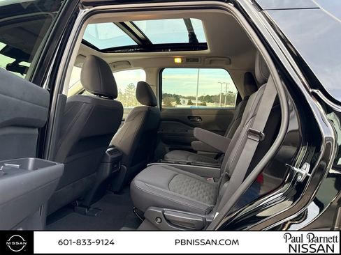 New 2025 Nissan Pathfinder SV w/ SV Premium Package image 33
