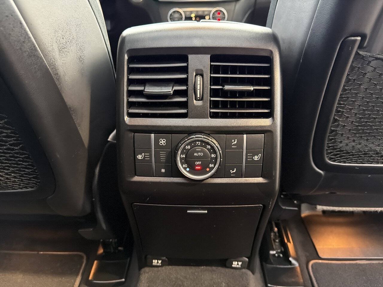 Used 2015 Mercedes-Benz GL 550 4MATIC w/ Driver Assistance Package image 30