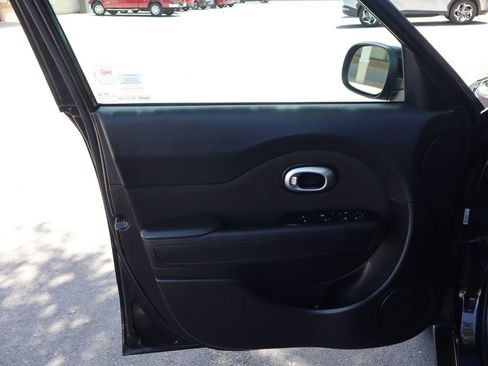 Used 2016 Kia Soul FWD image 23