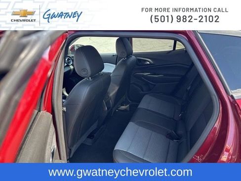 Used 2025 Chevrolet Trax LT w/ LT Convenience Package image 29