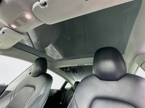 Used 2020 Tesla Model 3 Standard Range image 25