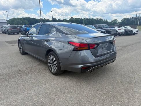 Used 2024 Nissan Altima 2.5 SV w/ SV Premium Package AWD/4WD image 8