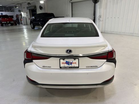 Used 2020 Lexus ES 300h w/ Premium Package image 27