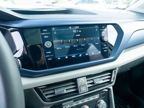 Certified 2023 Volkswagen Taos SE image 19