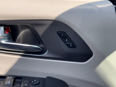 Used 2022 Chrysler Pacifica Touring-L FWD image 19