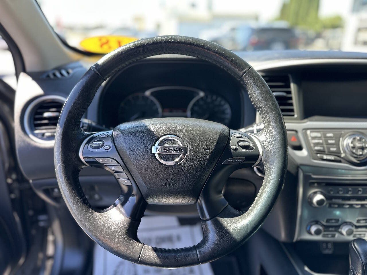 Used 2018 Nissan Pathfinder SL FWD image 11