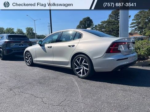 Used 2020 Volvo S60 T5 Momentum FWD image 4