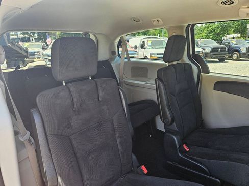 Used 2019 Dodge Grand Caravan SE FWD image 28