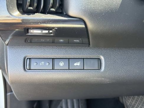 Used 2022 Nissan Pathfinder SV w/ SV Premium Package FWD image 27