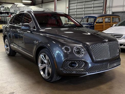 Used 2018 Bentley Bentayga image 3