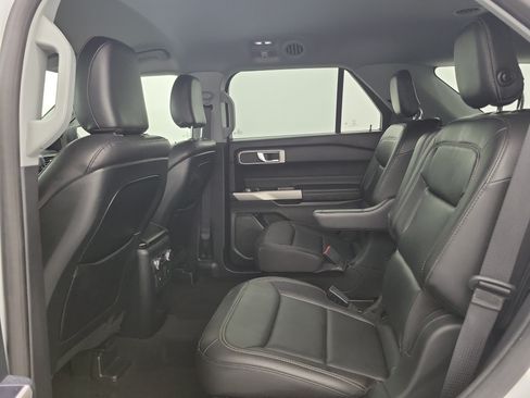 Used 2020 Ford Explorer XLT w/ Equipment Group 202A RWD image 11