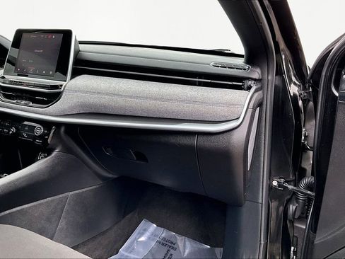 Used 2025 Jeep Compass Sport image 17