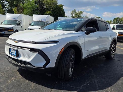 New 2026 Chevrolet Equinox EV LT image 3