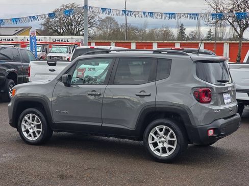 Used 2021 Jeep Renegade Latitude w/ Luxury Group I image 2