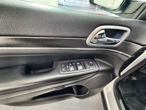 Used 2018 Jeep Grand Cherokee Limited image 15