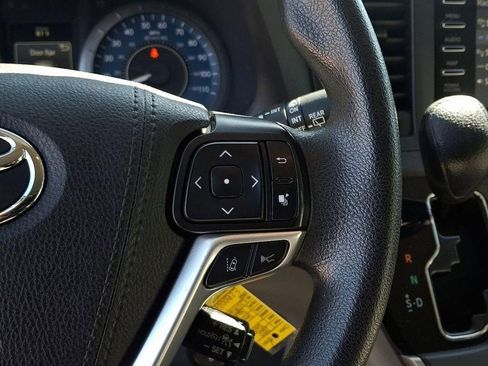 Used 2020 Toyota Sienna L FWD image 21