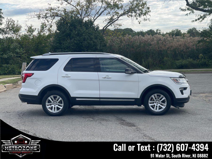 Used 2018 Ford Explorer XLT w/ Equipment Group 202A AWD/4WD image 11