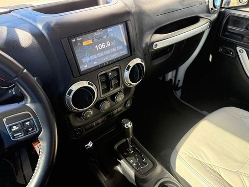 Used 2017 Jeep Wrangler Unlimited Sahara w/ Connectivity Group AWD/4WD image 25