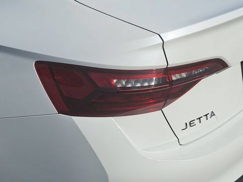 Certified 2023 Volkswagen Jetta SE FWD image 35