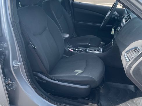 Used 2013 Dodge Avenger SE FWD image 22