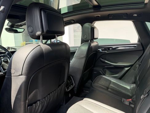 Used 2018 Porsche Macan AWD/4WD image 16