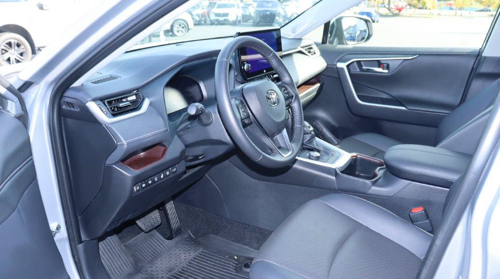 Used 2025 Toyota RAV4 Limited w/ Advanced Technology Package AWD/4WD image 21