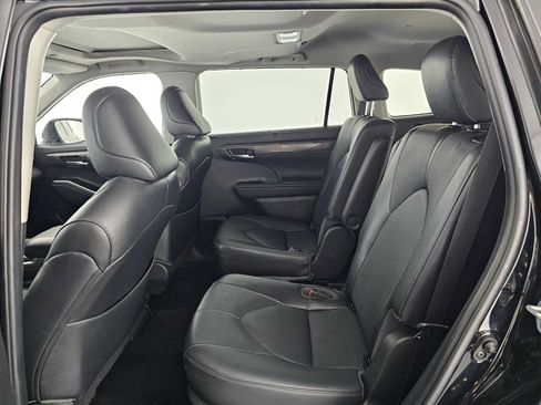 Used 2023 Toyota Highlander Limited FWD image 27