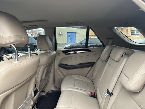 Used 2015 Mercedes-Benz ML 400 4MATIC w/ Parking Assist Package image 18