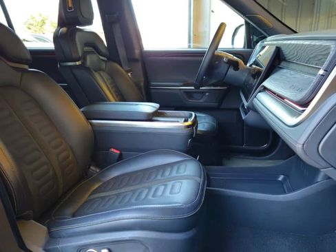 Used 2025 Rivian R1S Adventure AWD/4WD image 18