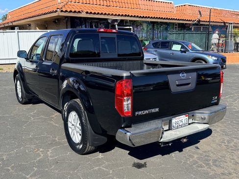 Used 2018 Nissan Frontier SV RWD image 4