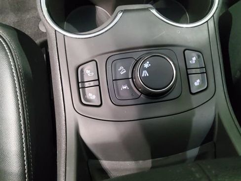 Used 2024 GMC Terrain SLT FWD image 21