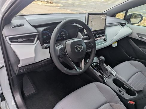 Used 2026 Toyota Corolla SE w/ SE Package FWD image 3